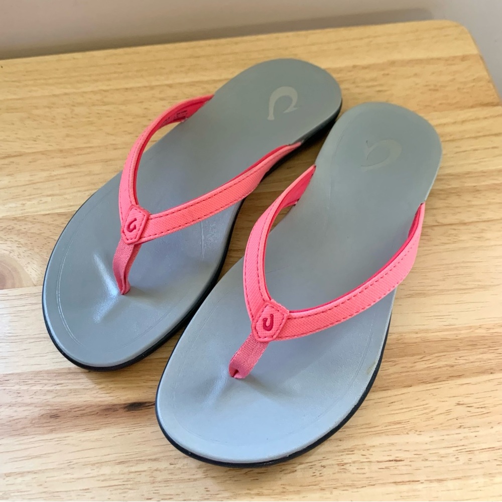 Olukai Slippers/ Hoopio Sandals, size5, Gray x Pink, worn by lifegards in Hawaii